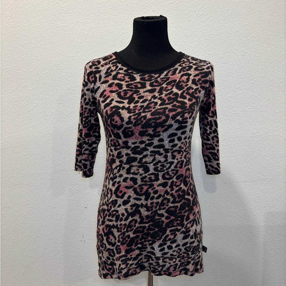 Pink leopard print bodycon mini dress with 3/4 sleeves
